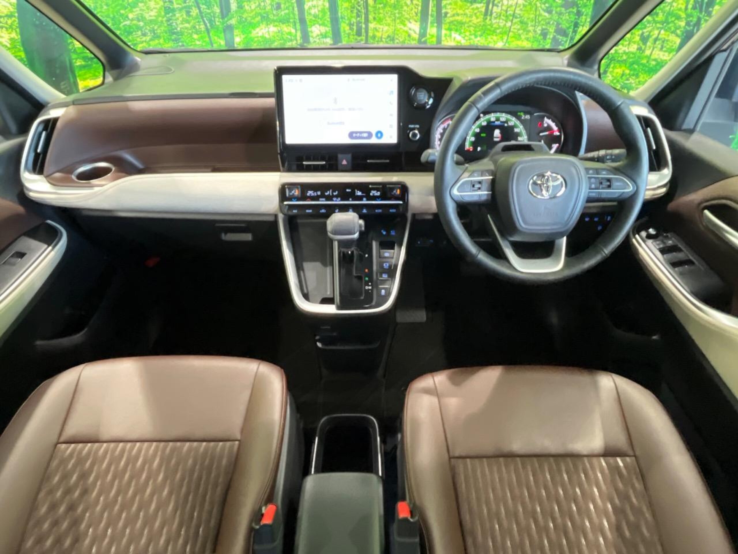 2024 Toyota Noah — photo 2