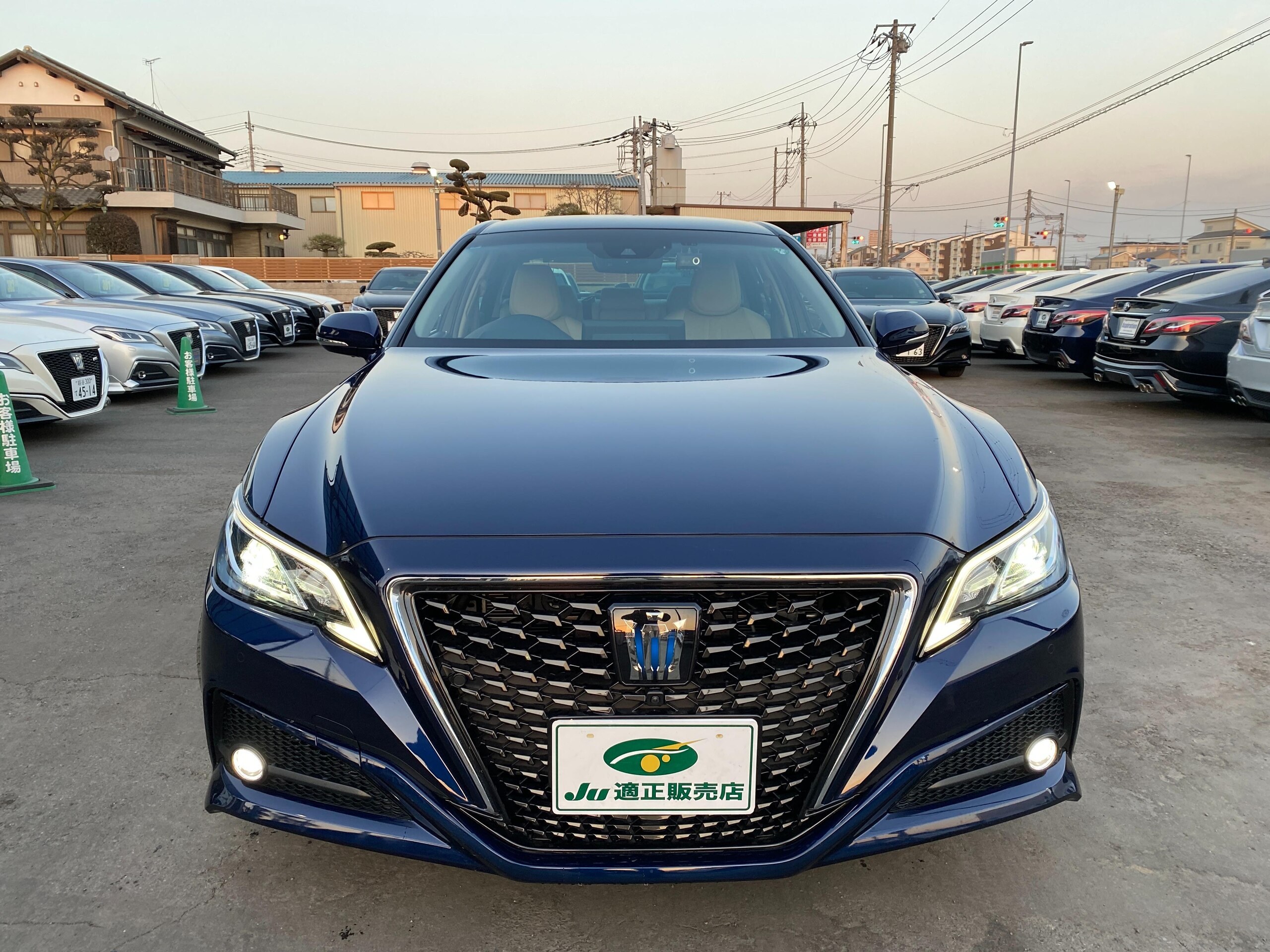 2021 Toyota Crown — photo 2