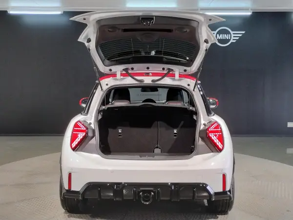 Mini Mini John Cooper Works 3-door DCT O Package One Owner 360-Degree Camera PDC Sensors Head-Up Display Comfort Access Active Cruise Control JCW Trim LED Headlights Mirror ETC (Nanoq White) — photo 8