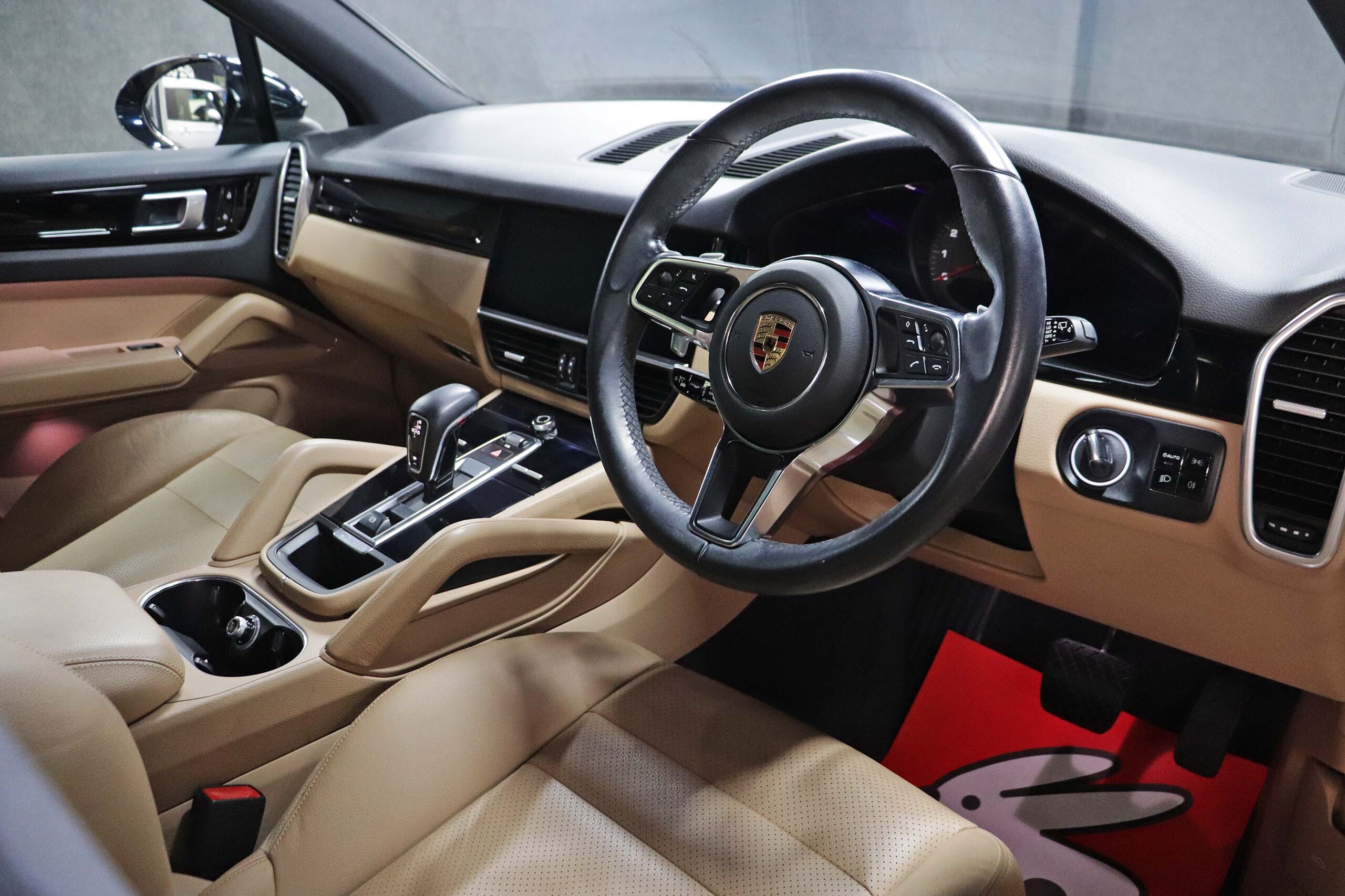 2019 Porsche Cayenne — photo 2