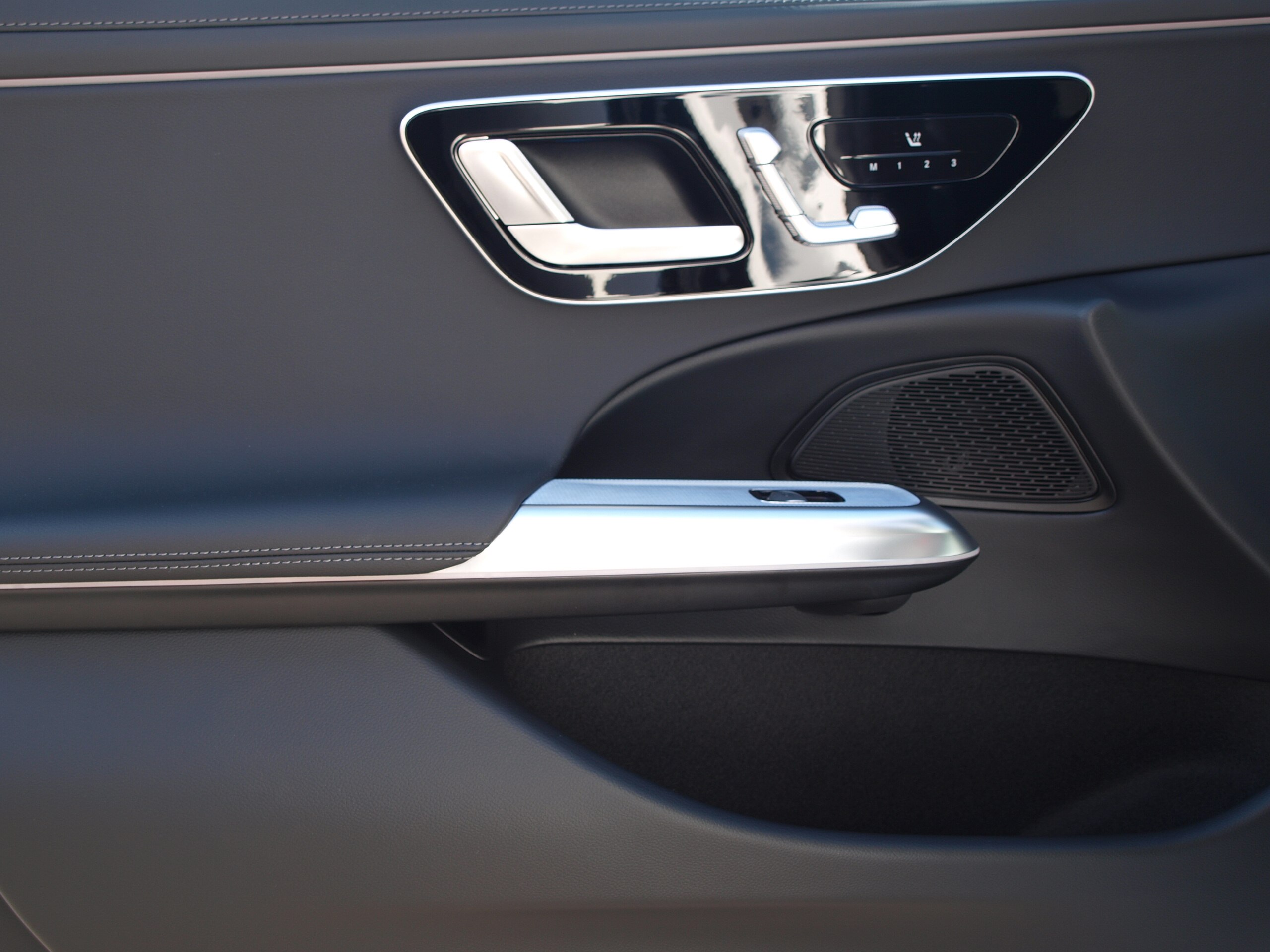 Mercedes-Benz E-Class E220 d Avantgarde AMG Line Package (ISG) Diesel Turbo MP202502 Panoramic Sliding Roof/Radar Safety Package/360-Degree Camera System/Ambient Lighting/Privacy Glass/20-Inch Alloy Wheels (Polar White) — photo 7