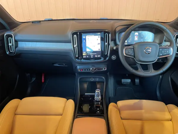 2020 Volvo Xc40 — photo 2