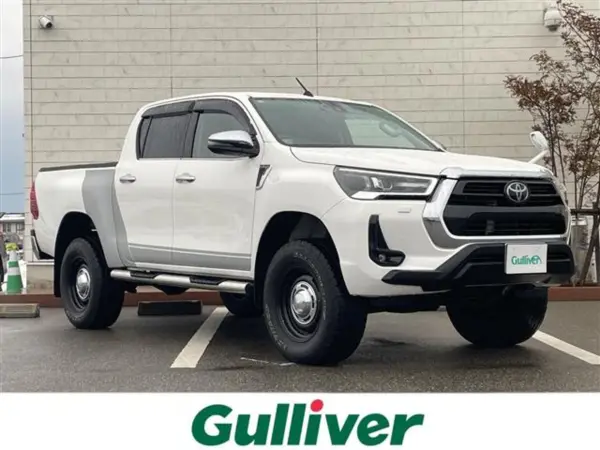 Toyota Hilux 2.4 Z Diesel Turbo 4WD with Aftermarket Navigation, Lift Kit, Side Steps (White)