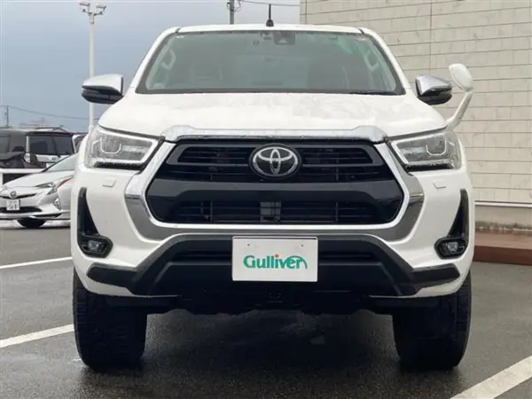 Toyota Hilux 2.4 Z Diesel Turbo 4WD with Aftermarket Navigation, Lift Kit, Side Steps (White) — photo 8