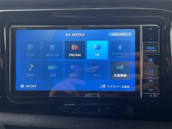 Toyota Hilux 2.4 Z Diesel Turbo 4WD with Aftermarket Navigation, Lift Kit, Side Steps (White) — photo 7