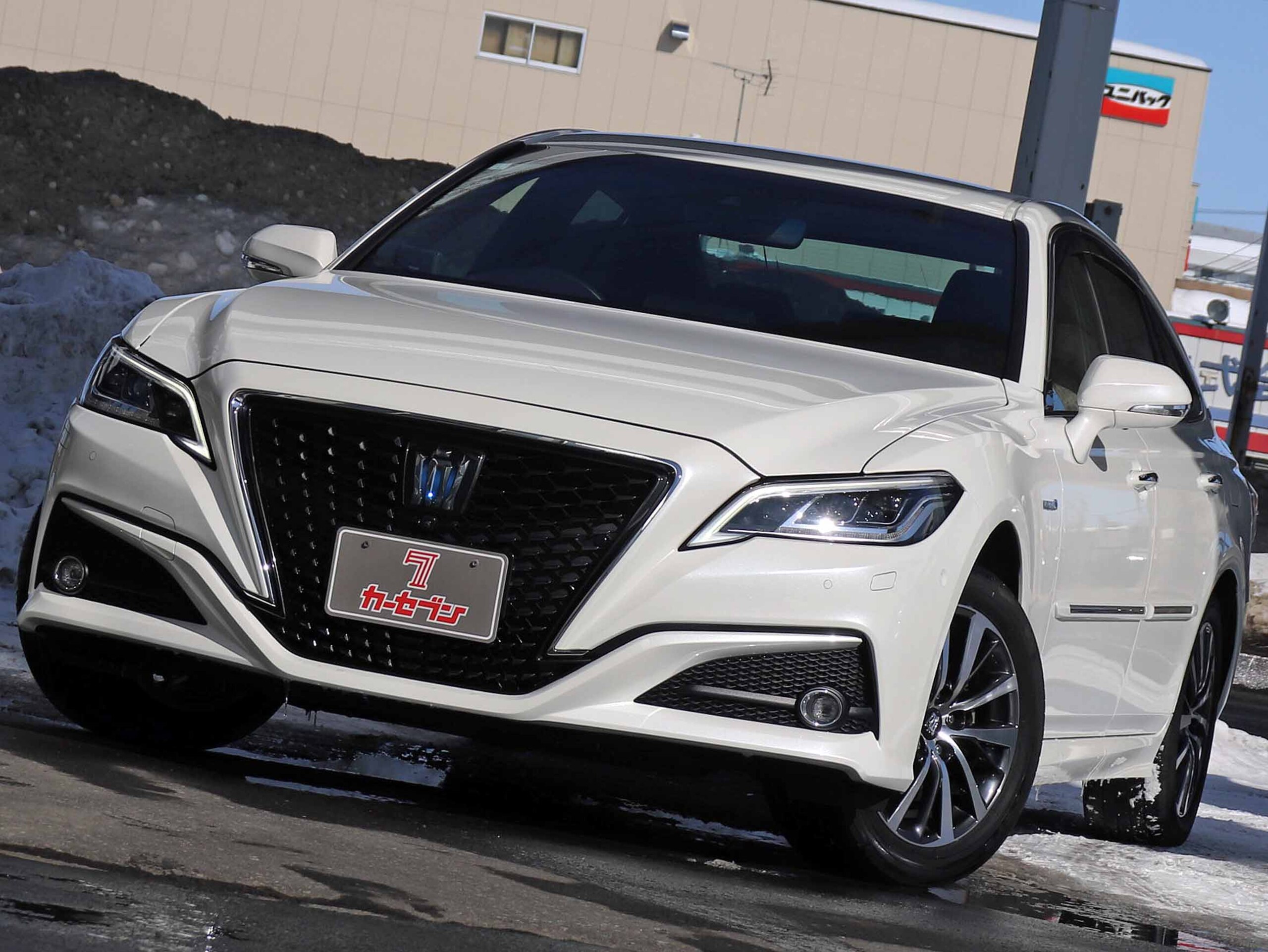 2019 Toyota Crown — photo 2