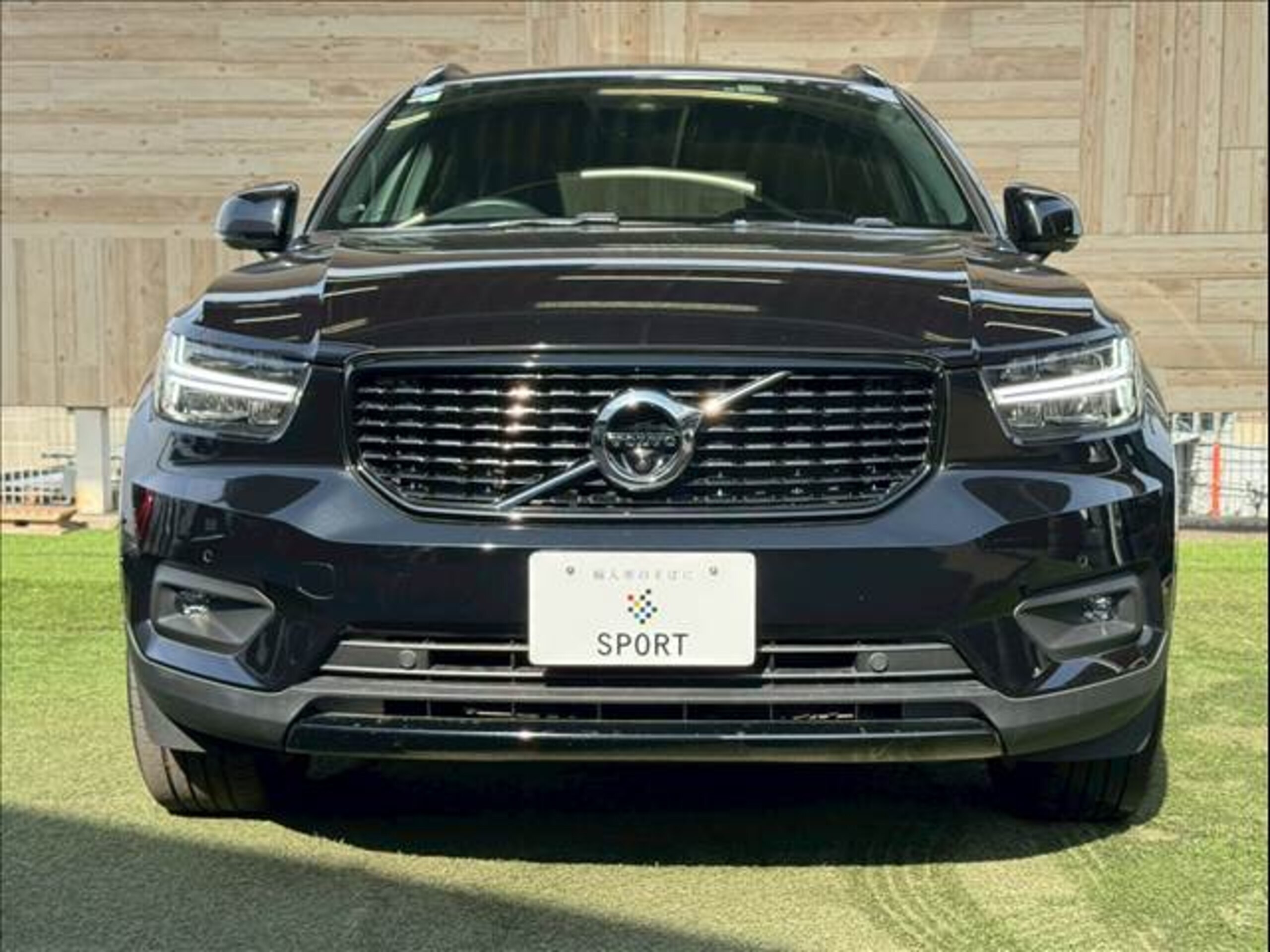 Volvo XC40 B4 AWD R-Design — photo 8