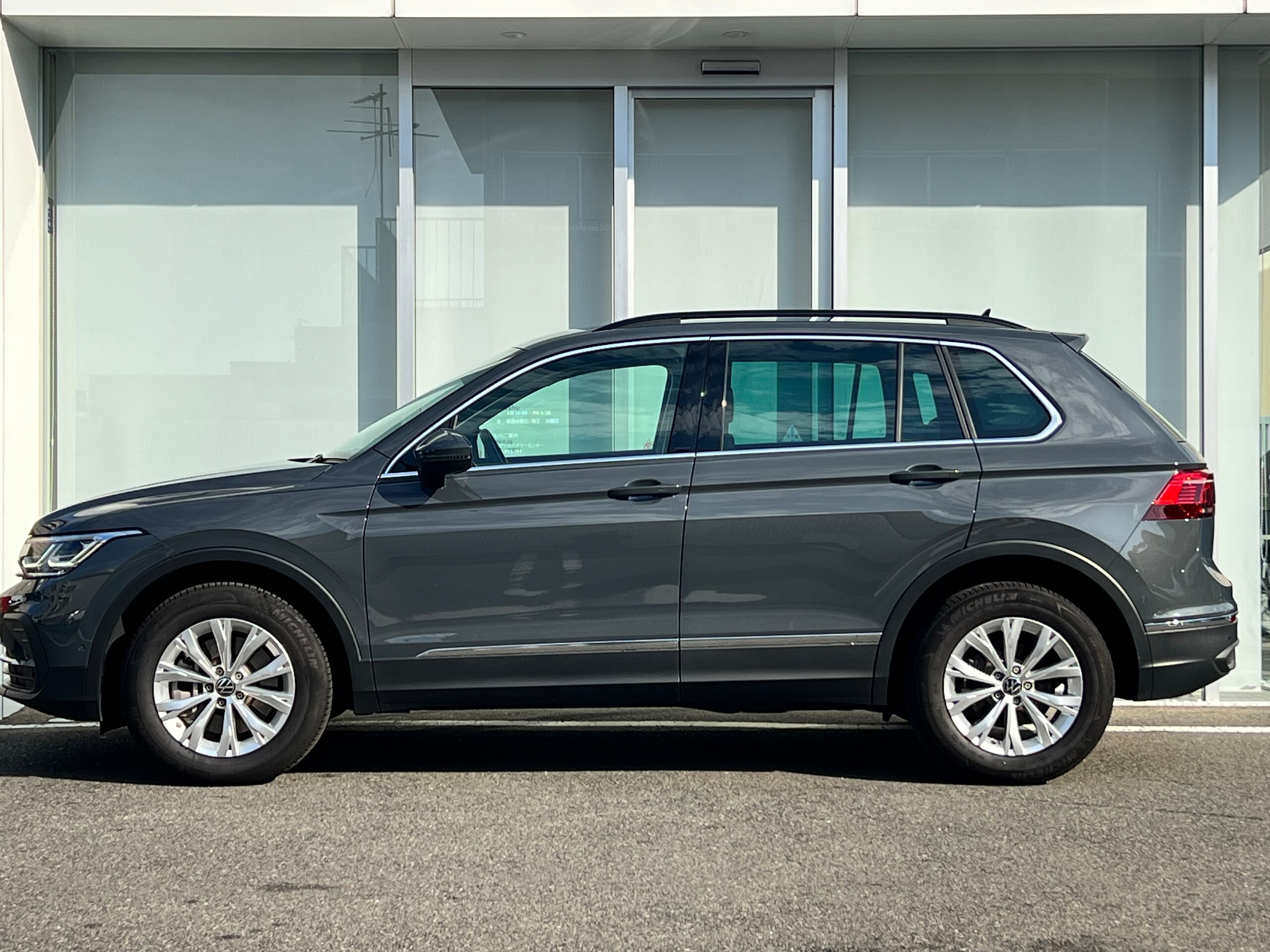 2024 Volkswagen Tiguan — photo 2
