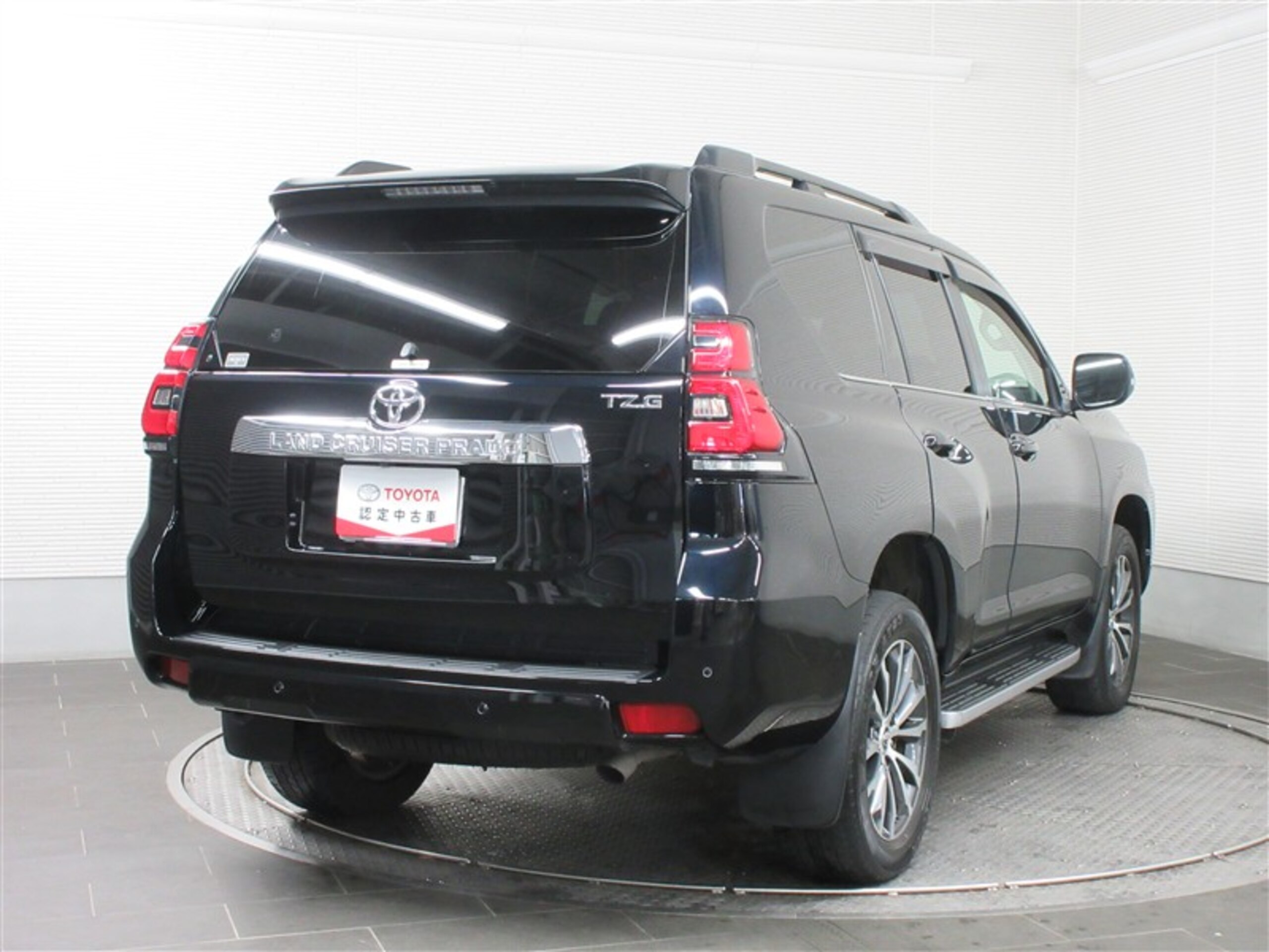 2021 Toyota Land Cruiser Prado — photo 3