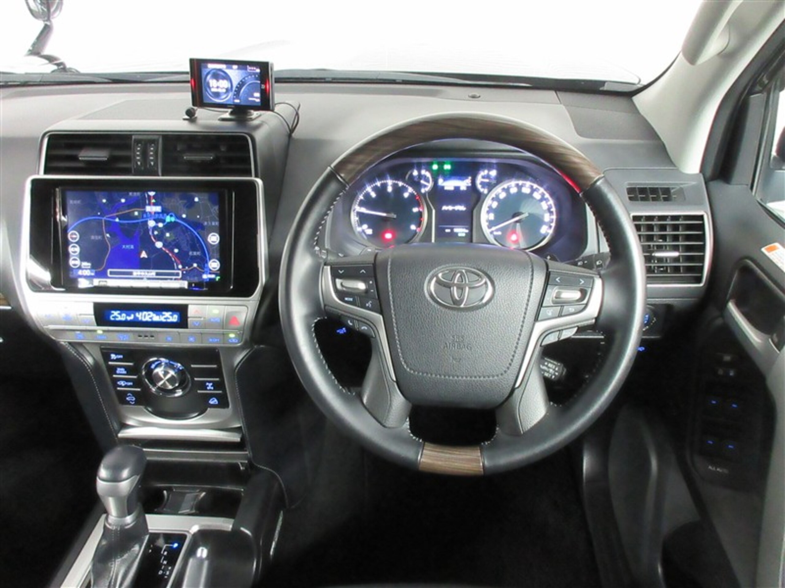 Toyota Land Cruiser Prado 2.8 TZ-G Diesel Turbo 4WD — photo 7