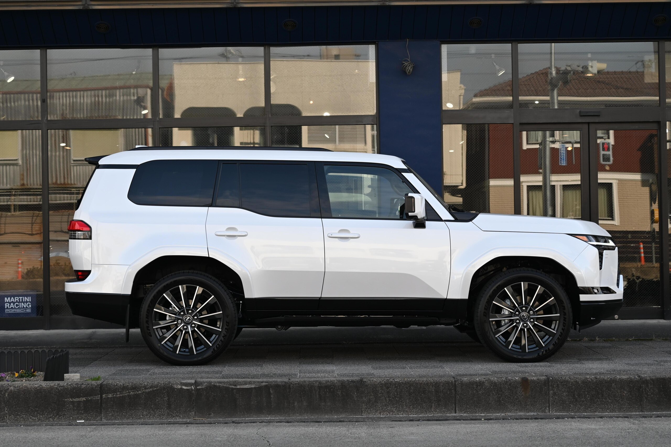 2026 Lexus Gx — photo 2