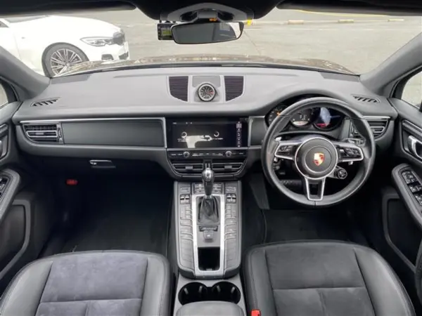 2019 Porsche Macan — photo 2
