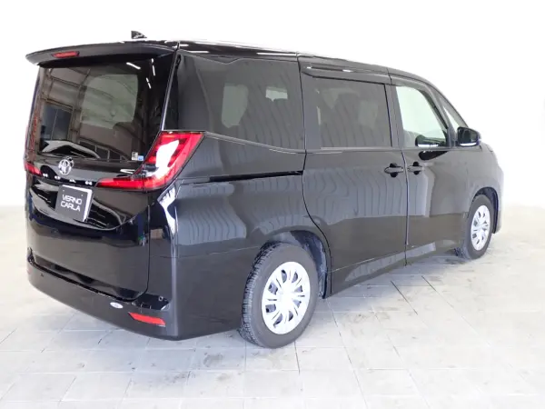 2022 Toyota Noah — photo 2
