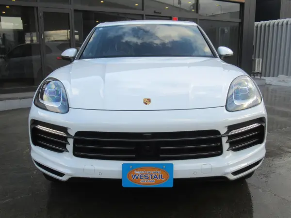2022 Porsche Cayenne — photo 2
