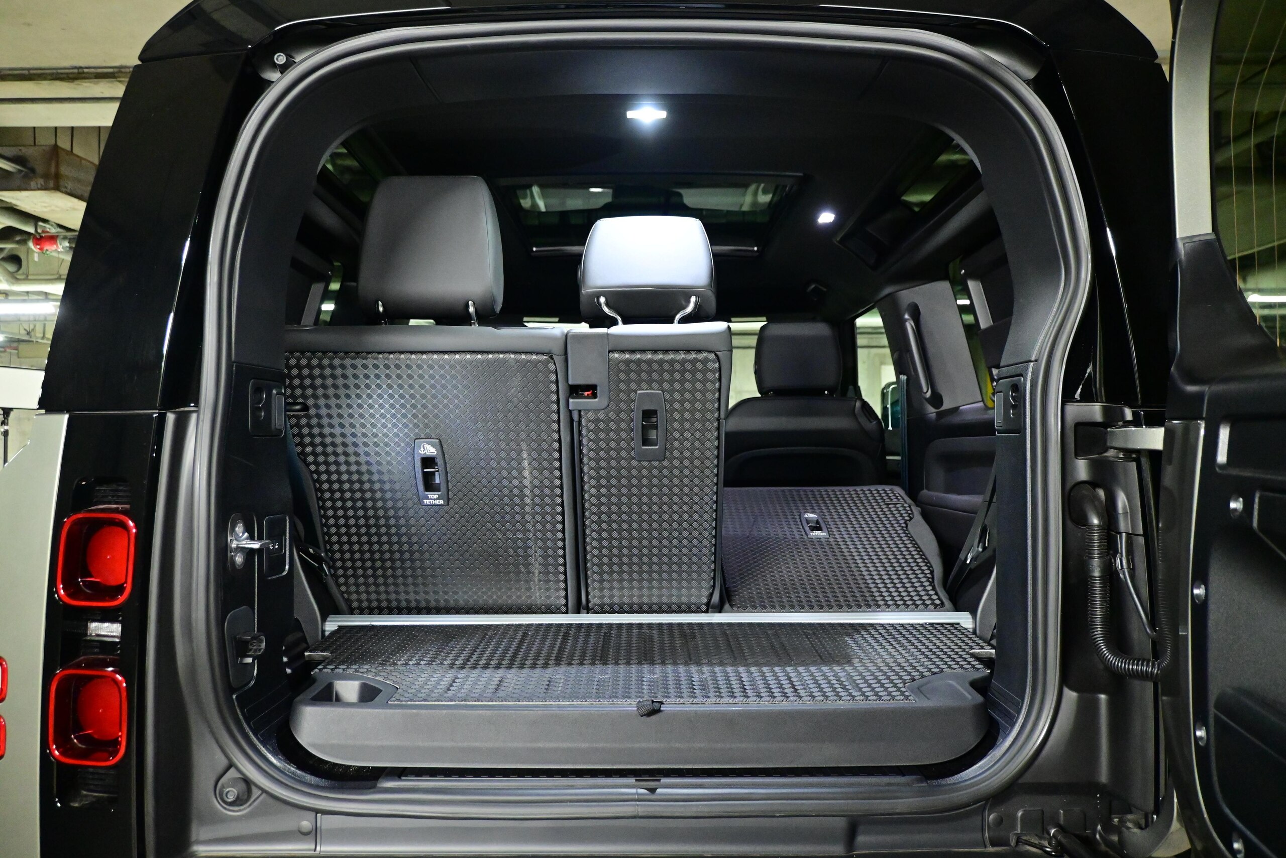 Land Rover Defender 90 X-Dynamic HSE 3.0L D350 Diesel Turbo 4WD — photo 8