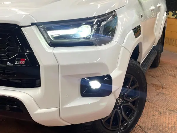 Toyota Hilux 2.4 Z GR Sport Diesel Turbo 4WD — photo 8