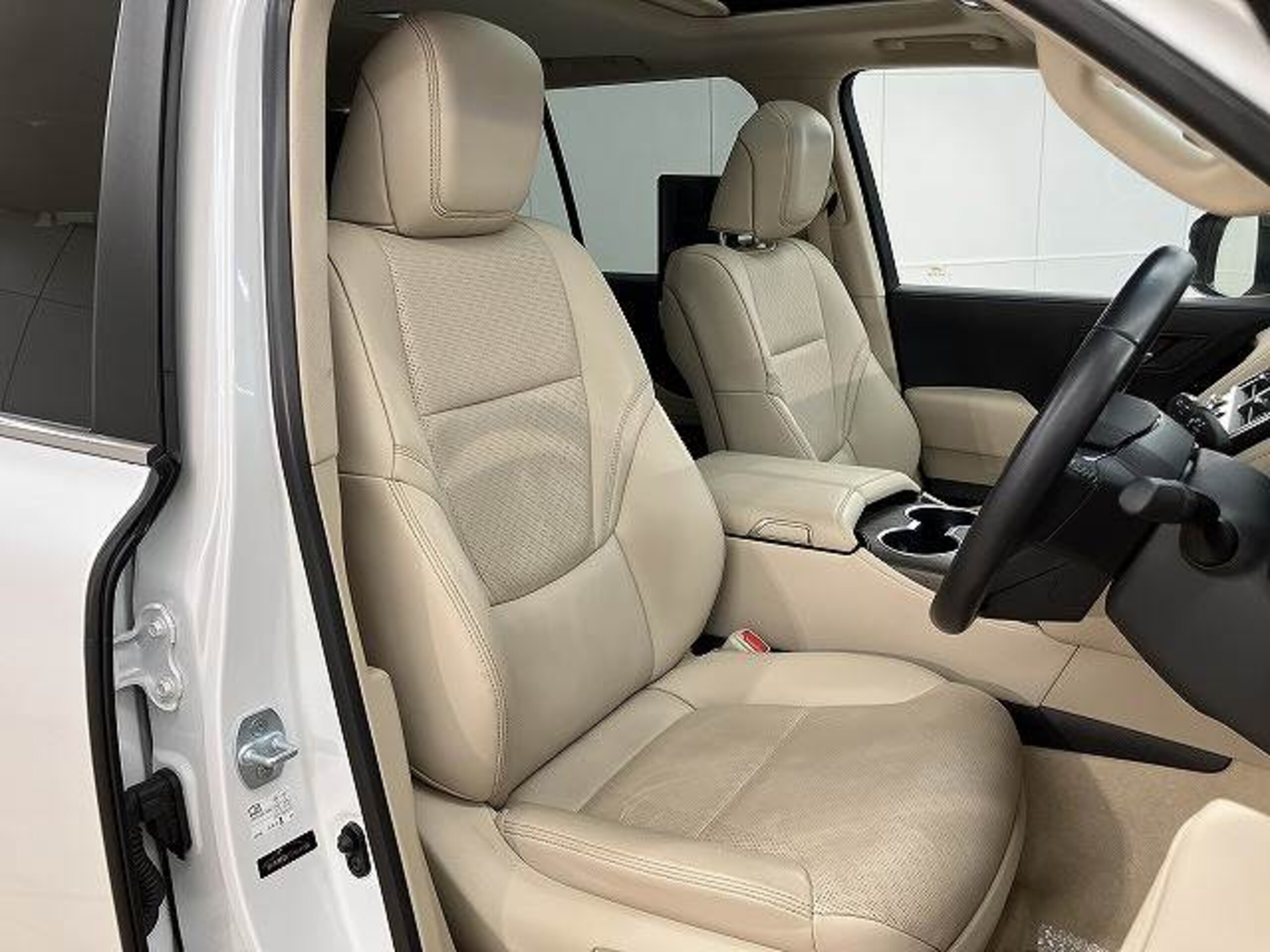 Toyota Land Cruiser 300 3.5 ZX 4WD — photo 7