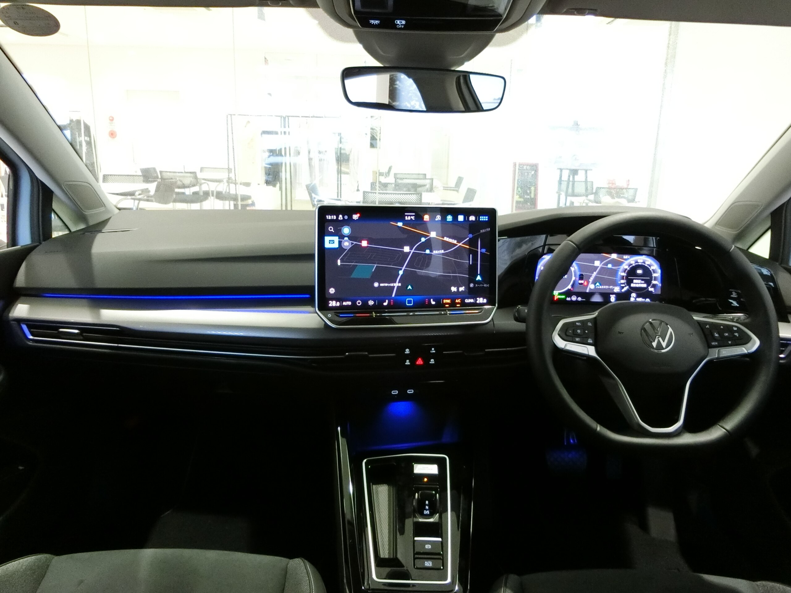 2025 Volkswagen Golf — photo 2