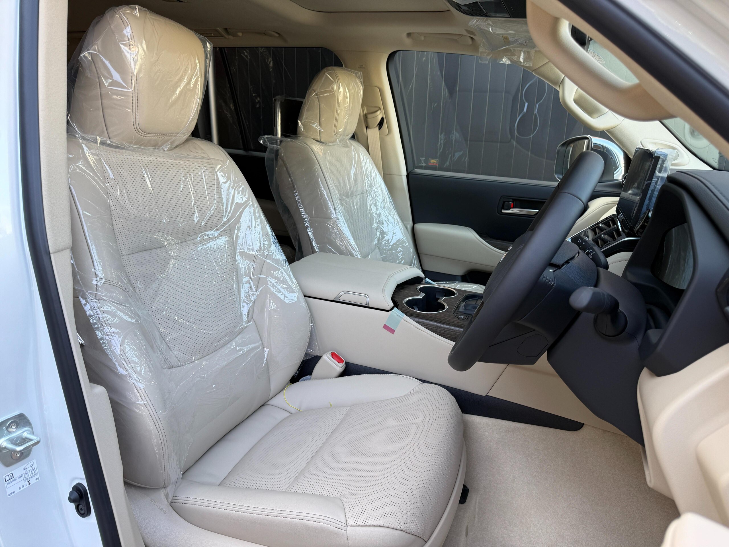 Toyota Land Cruiser 300 3.5 ZX 4WD 2026 Model Modellista Aero + Rear Spoiler 12.3-inch JBL Premium Navigation Rear Entertainment System Cool Box Electric Diff Lock Tire Pressure Sensor Cold Weather Specification Tonneau Cover Roof Rail Beige Interior (Precious White Pearl) — photo 9