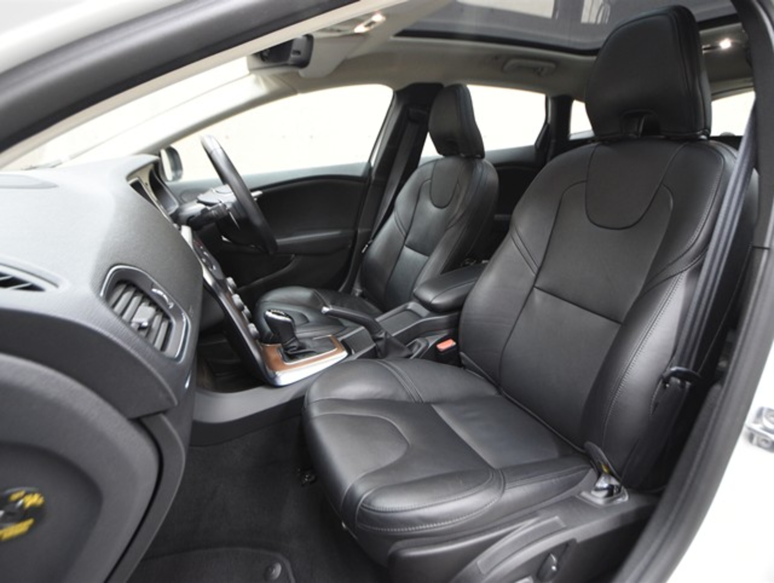 Volvo V40 T3 Inscription Final Model — photo 8