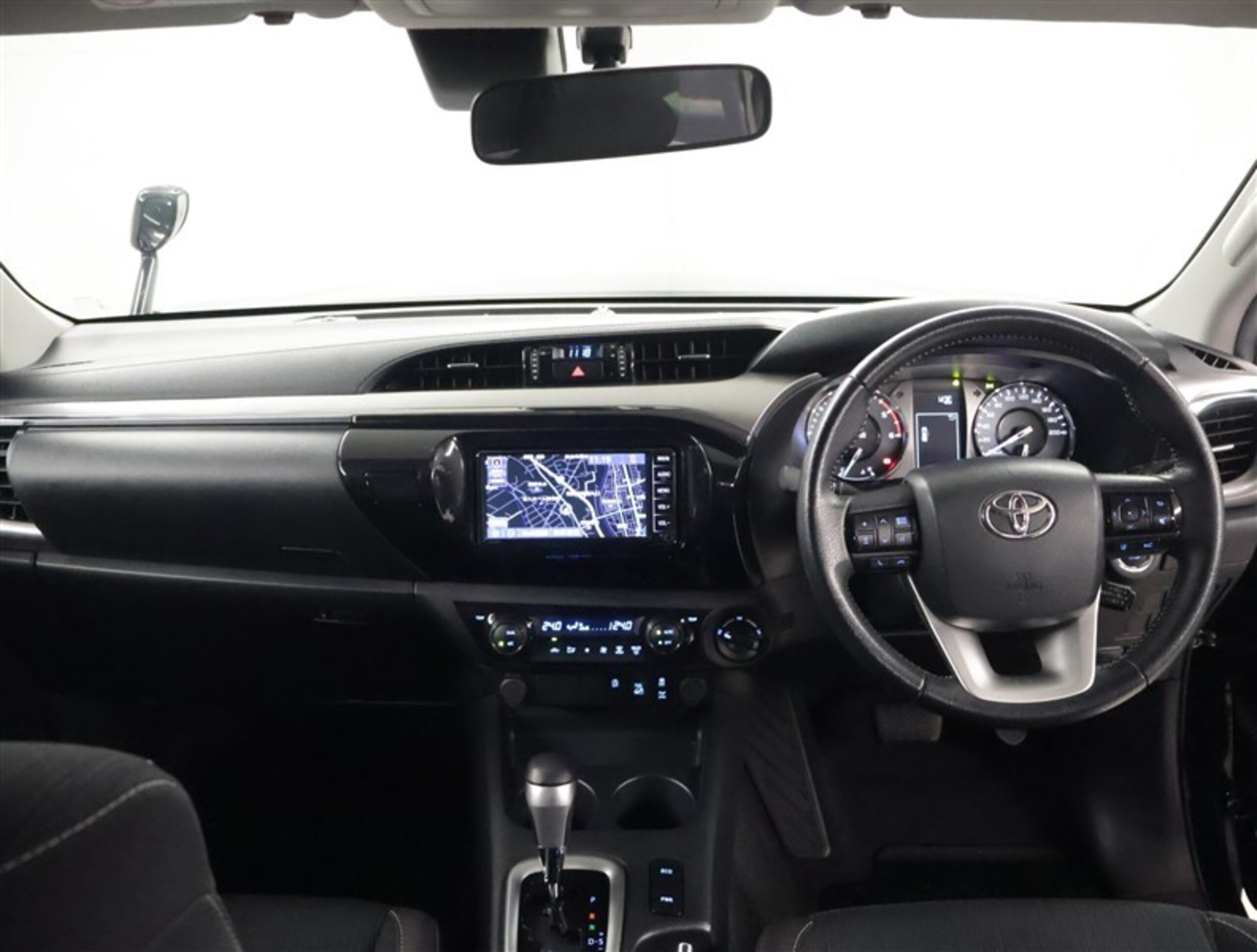 Toyota Hilux 2.4 Z Diesel Turbo 4WD — photo 7