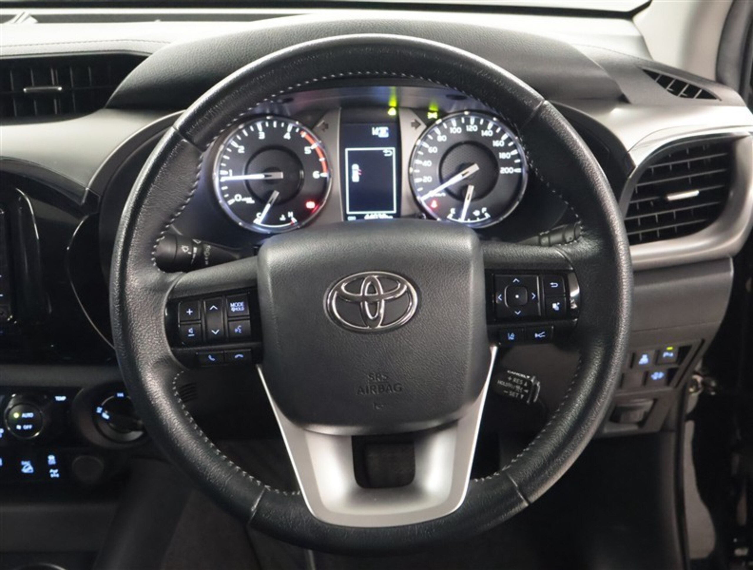 Toyota Hilux 2.4 Z Diesel Turbo 4WD — photo 8