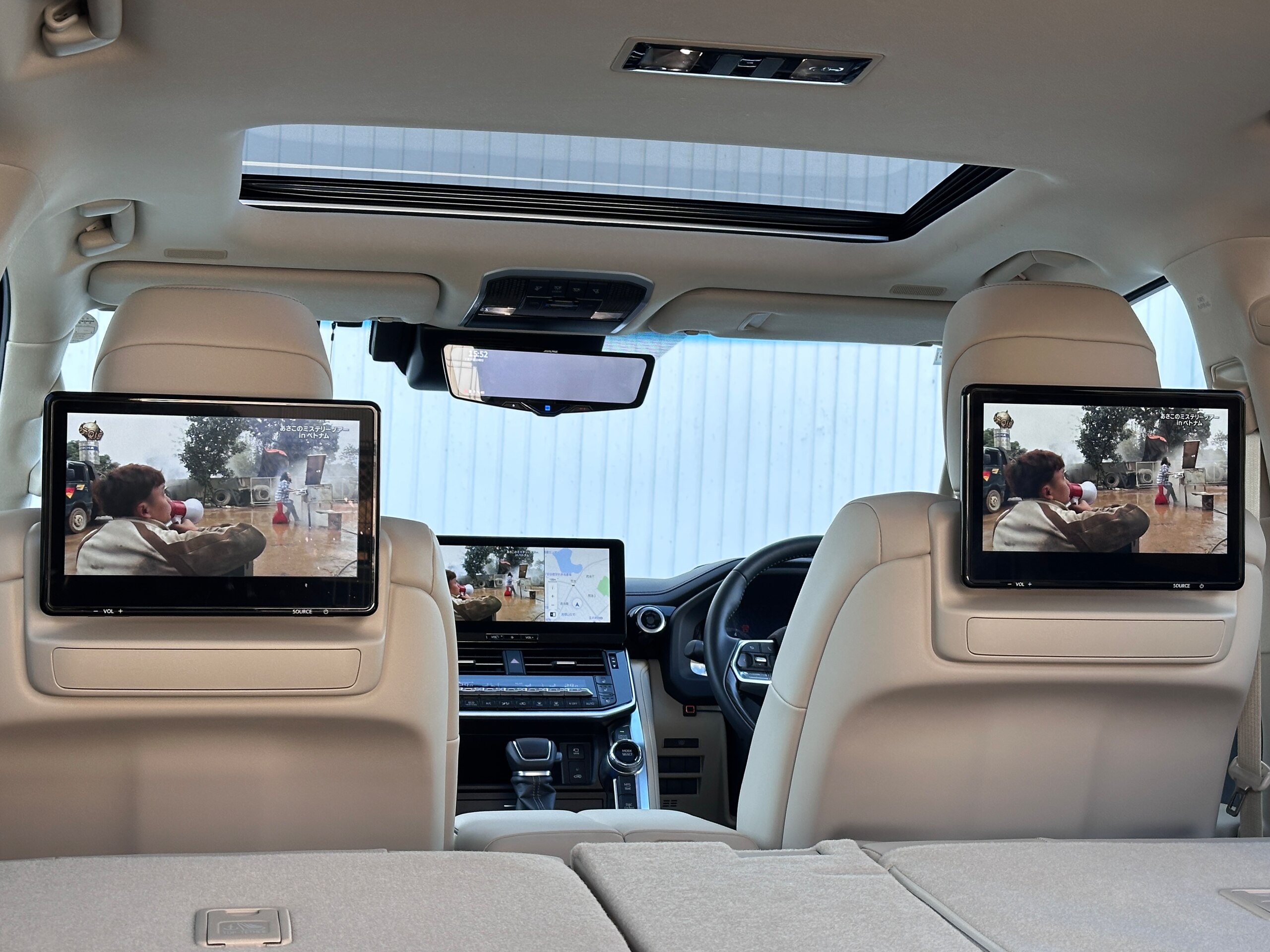 2025 Toyota Landrcuiser 300 — photo 3