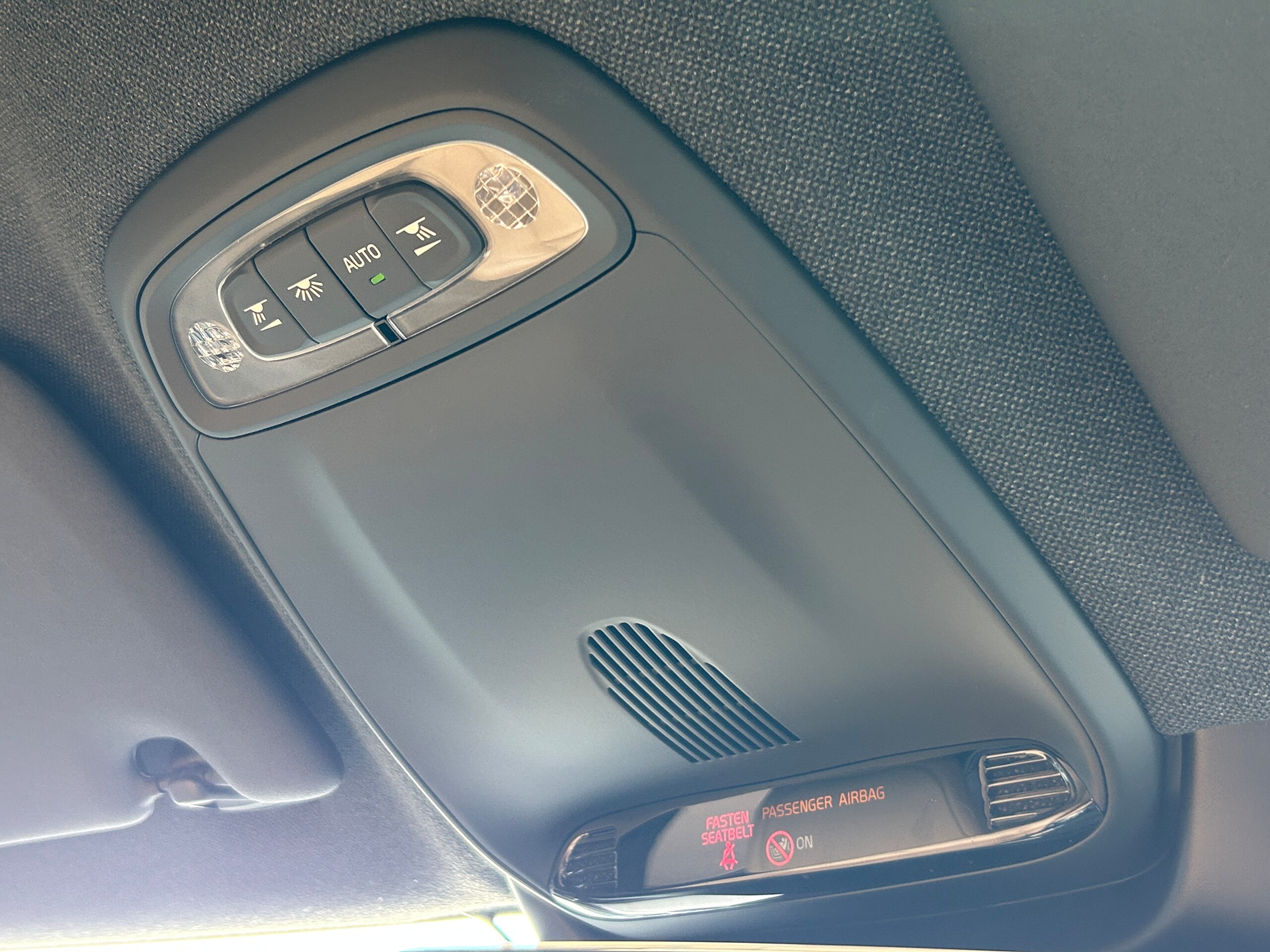 2021 Volvo Xc40 — photo 3