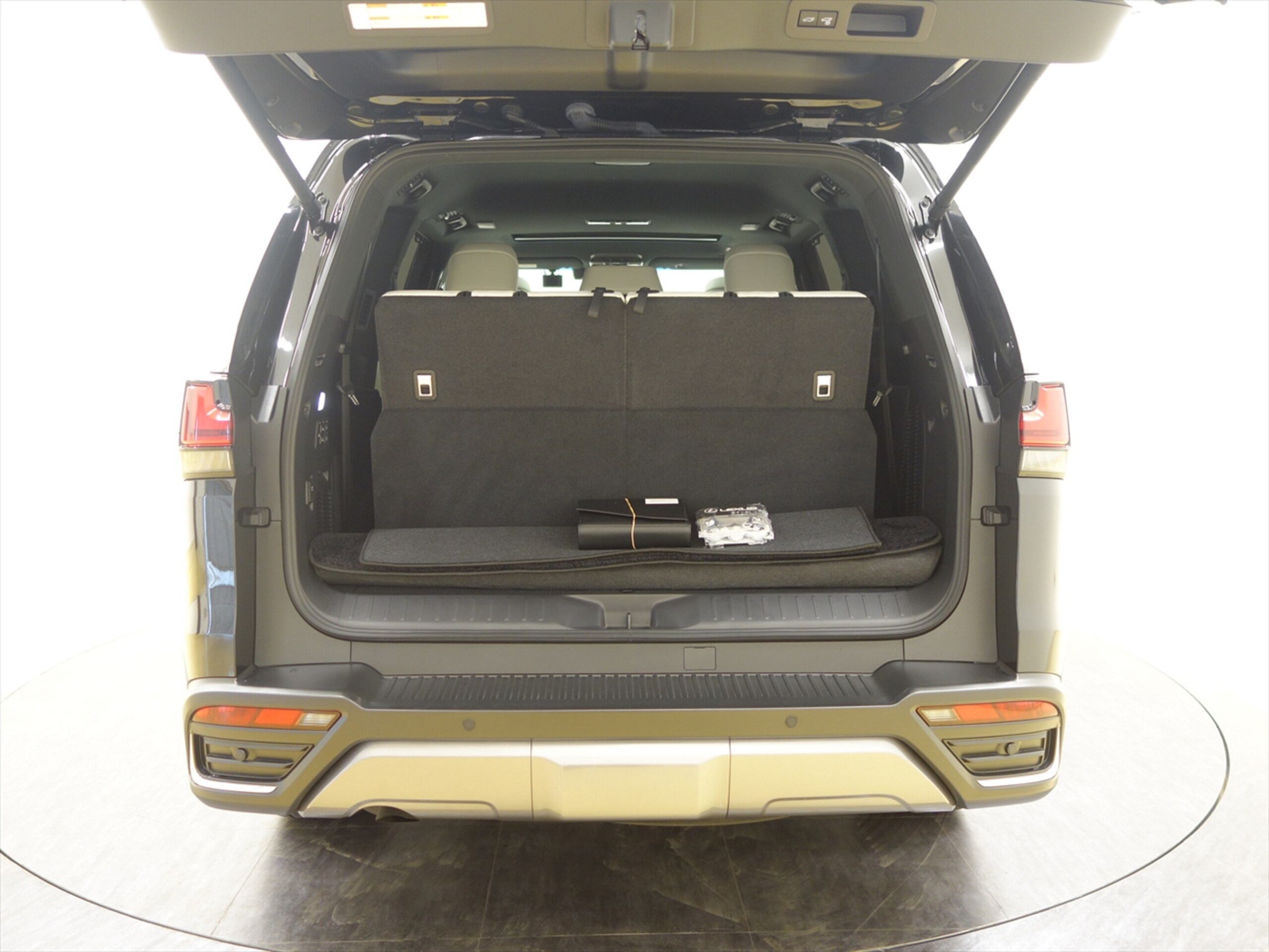 Lexus LX600 4WD — photo 7