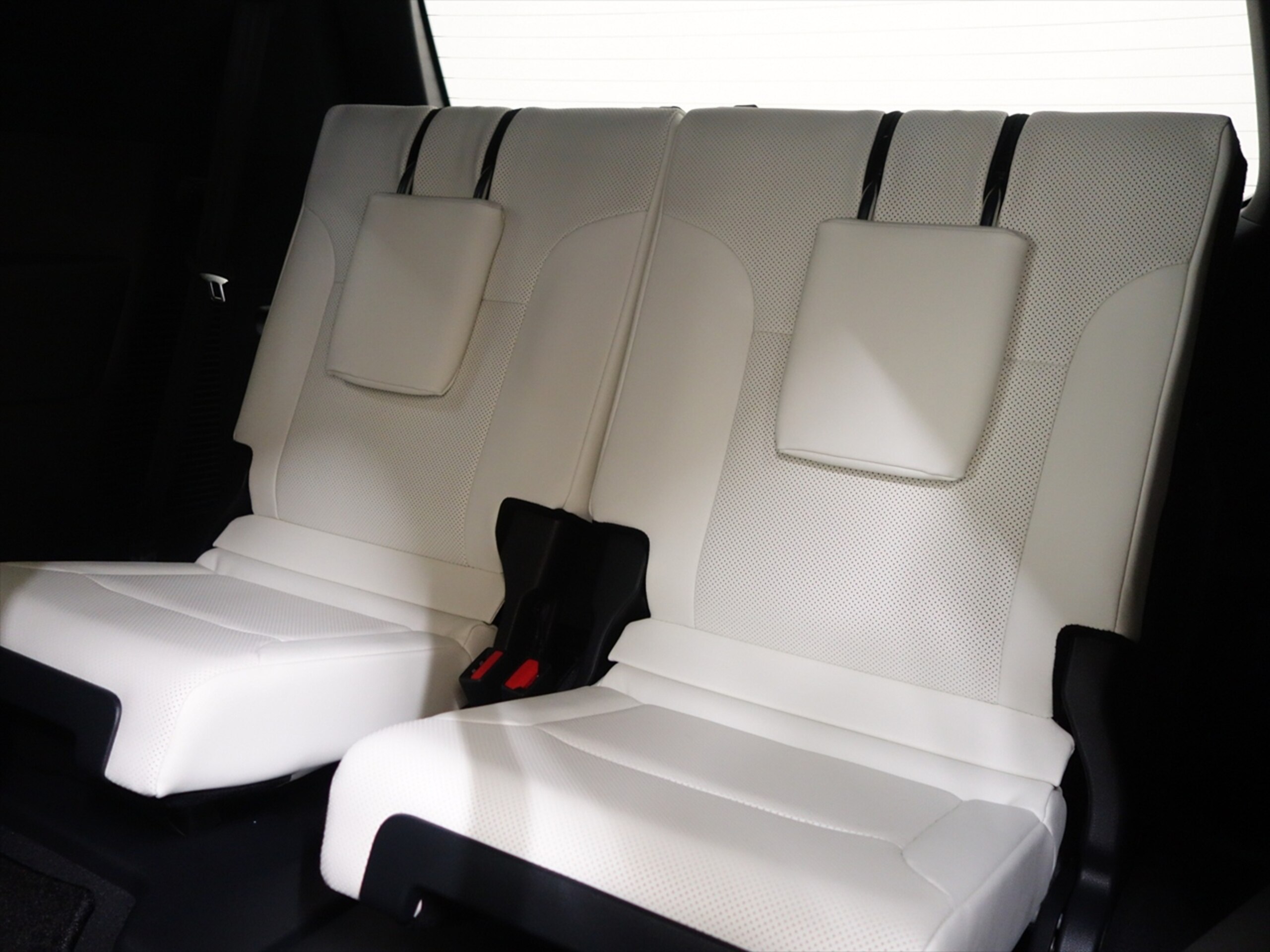 Lexus LX600 4WD — photo 8