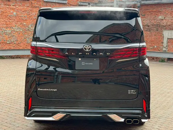 2023 Toyota Alphard — photo 3