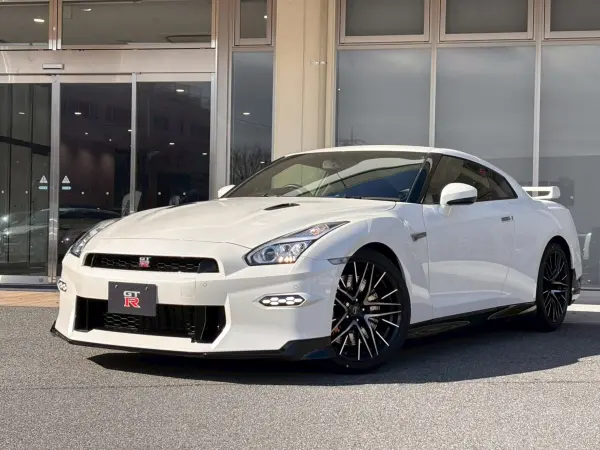 Nissan GT-R 3.8 Black Edition 4WD MY25 Final Model Showroom Display Privacy Glass BOSE Sound Recaro-Style Genuine Leather Seats Genuine Floor Mats Thatcher Anti-Theft System FUJITSUBO Titanium Alloy Muffler RAYS Forged Aluminum Wheels One Owner LED Headlights (Brilliant White Pearl 3 Coat Pearl) — thumbnail 1