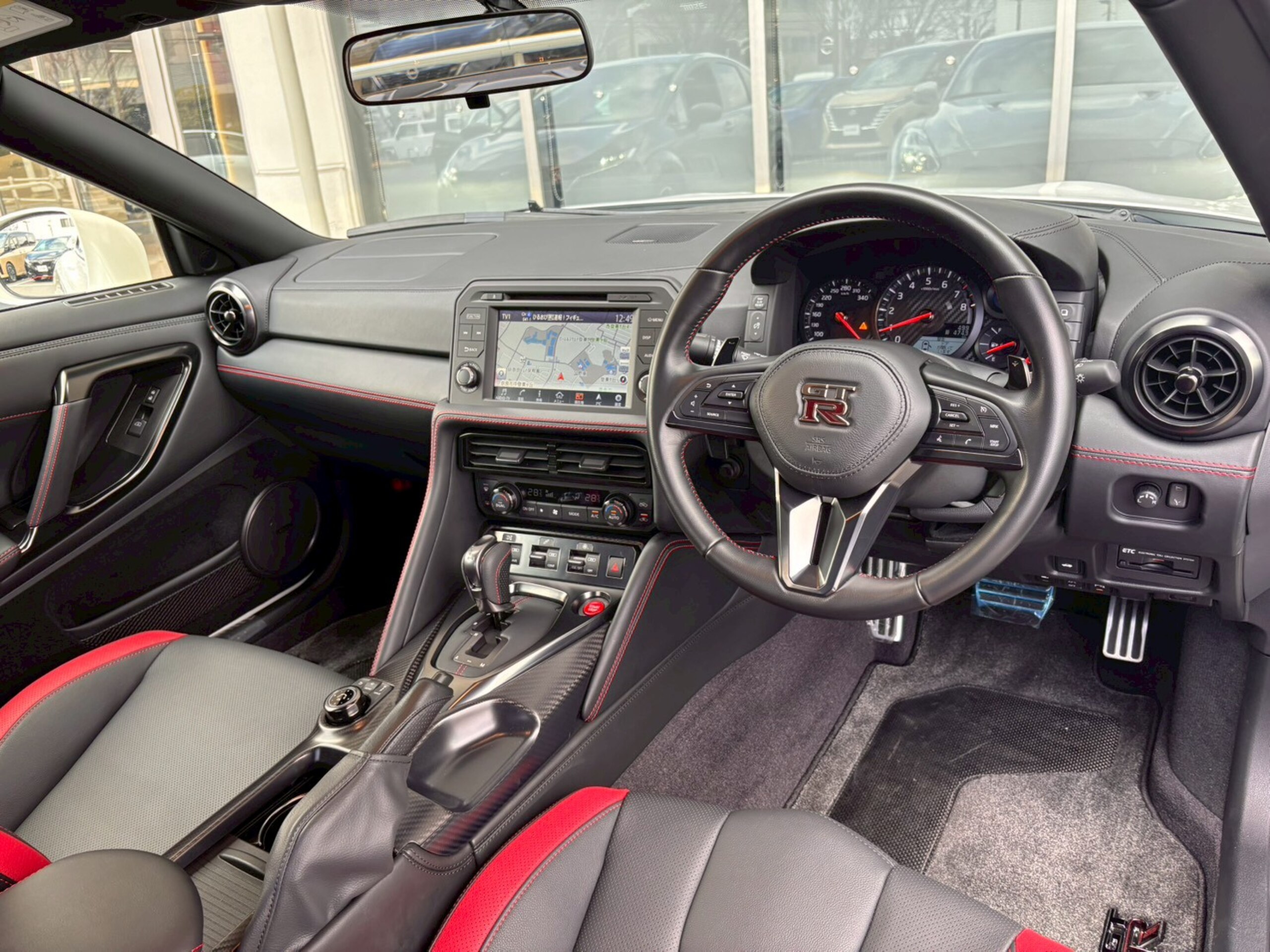 2025 Nissan Gt-r — photo 3