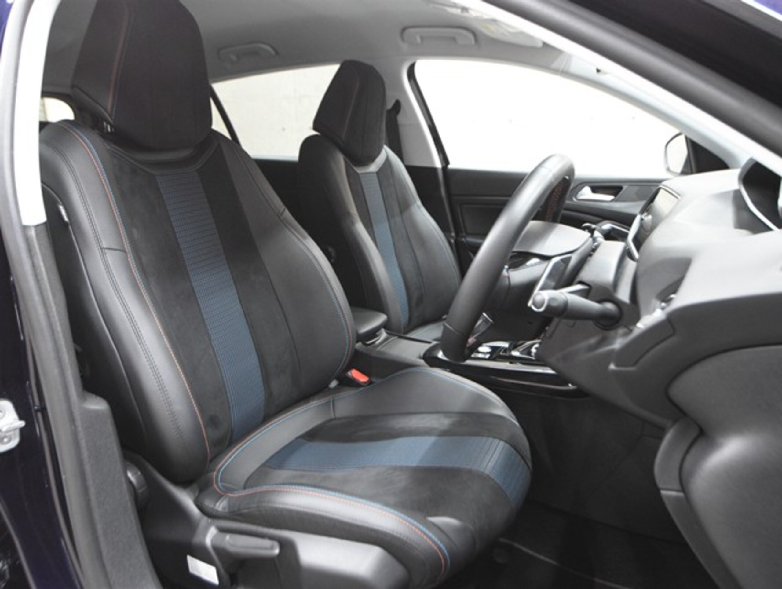 Peugeot 308 Tech Pack Edition BlueHDi Diesel Turbo — photo 7