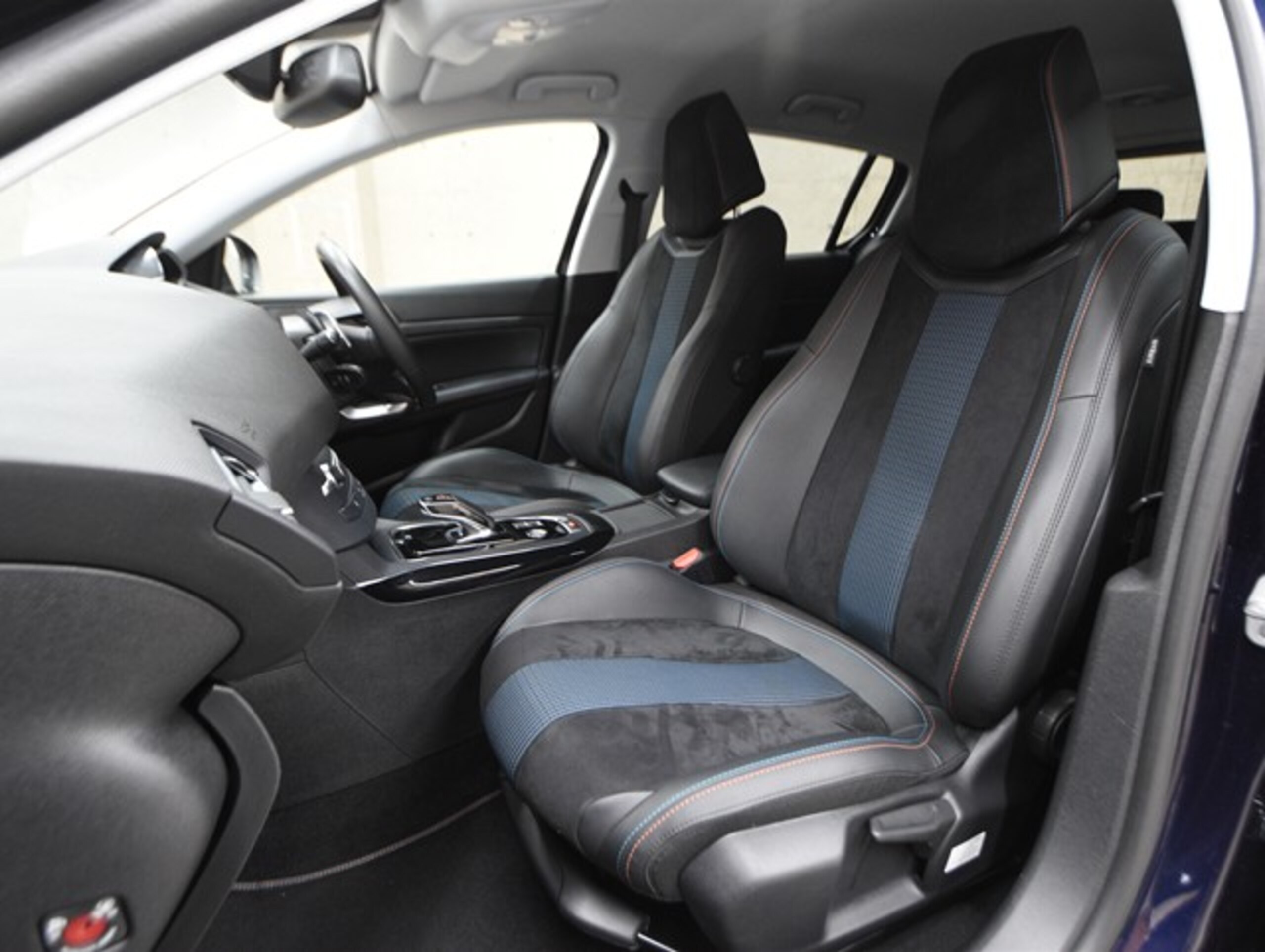 Peugeot 308 Tech Pack Edition BlueHDi Diesel Turbo — photo 8