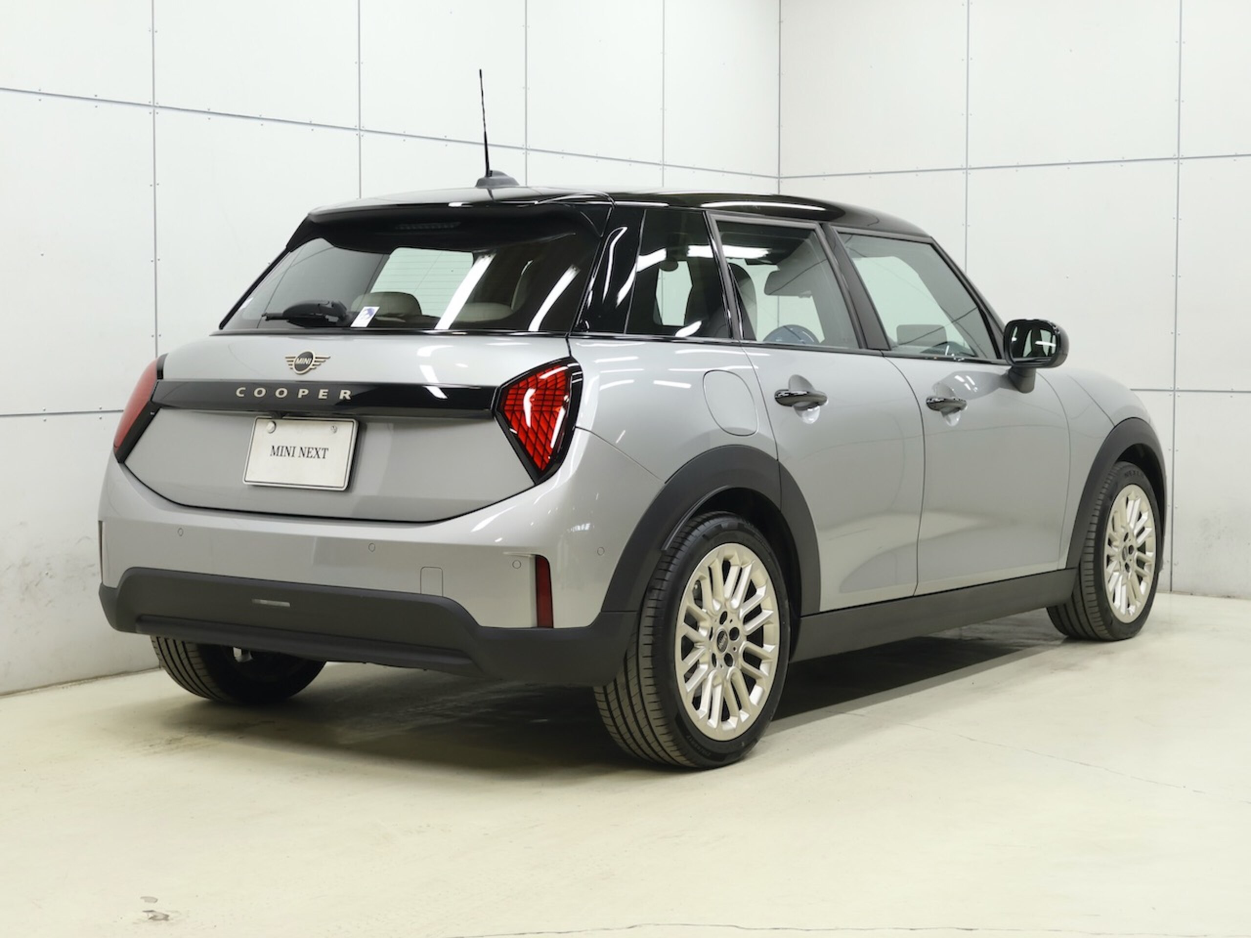 2025 Mini Cooper — photo 2