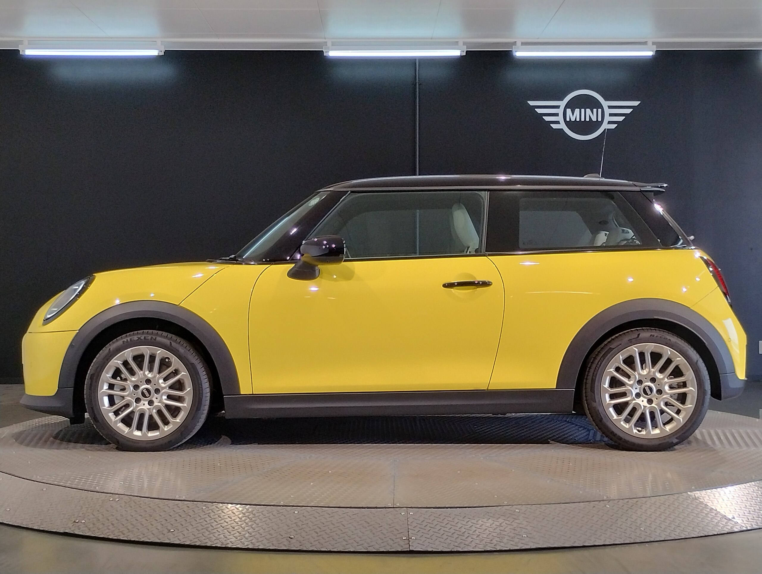 2024 Mini Cooper — photo 3