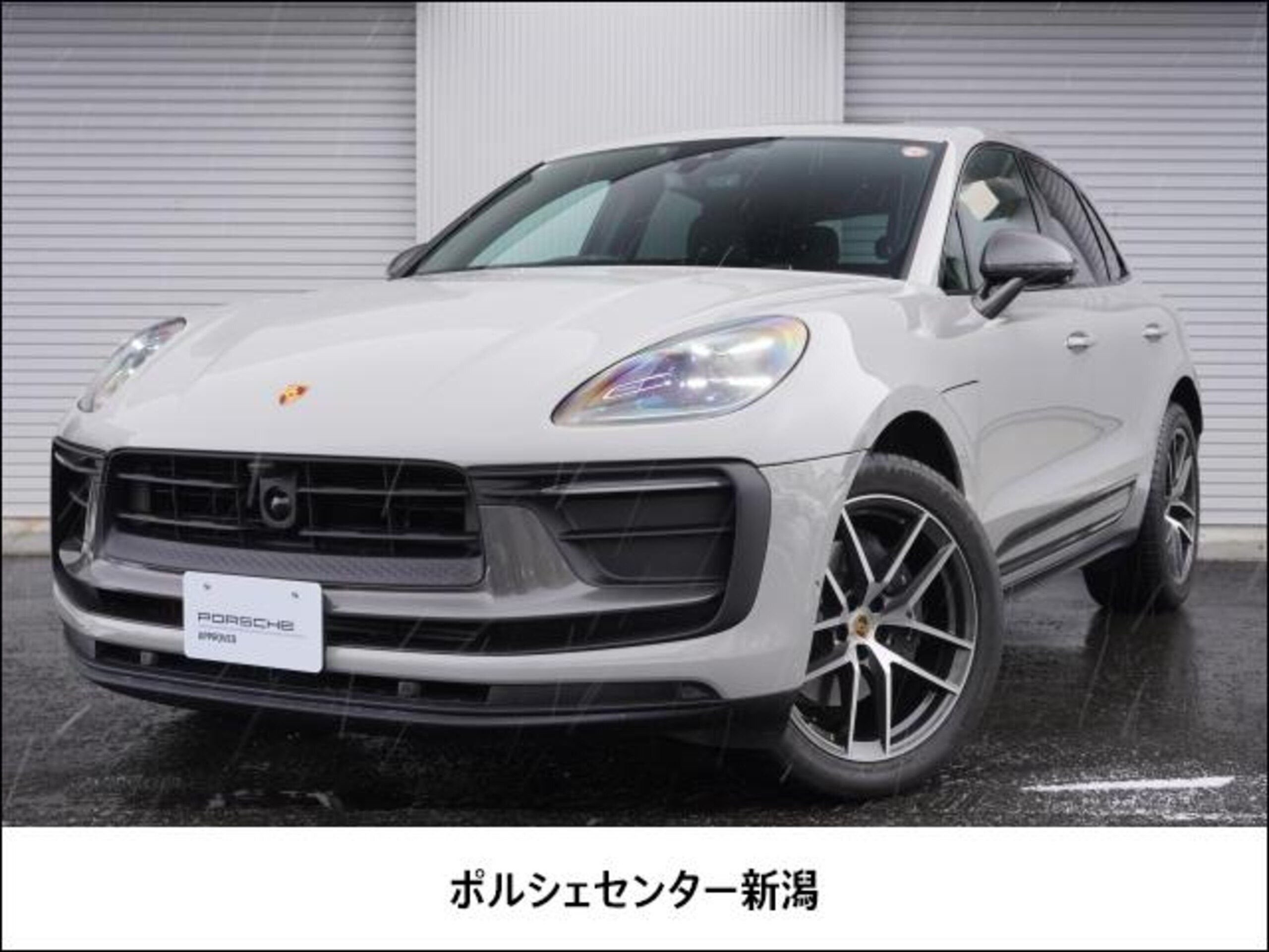 Porsche Macan T PDK 4WD Sport Chrono Package Power Steering+ SR PASM PDLS (Crayon)