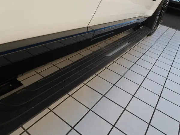 Land Rover Range Rover Autobiography 3.0L D350 Standard Wheelbase Diesel Turbo 4WD Certified Used Car Sliding Roof 23-inch Alloy Wheels Power Side Steps Front Seat Heater Cooler Massage ClearSight Interior Rearview Mirror Meridian Signature (Ostuni Pearl White (Premium Metallic) — photo 7