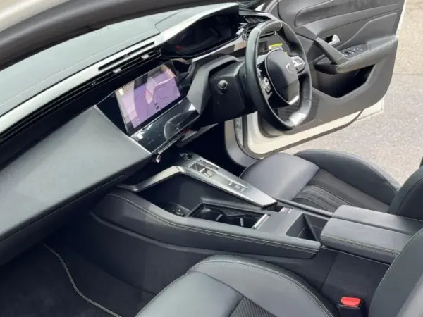 2023 Peugeot 308 — photo 3