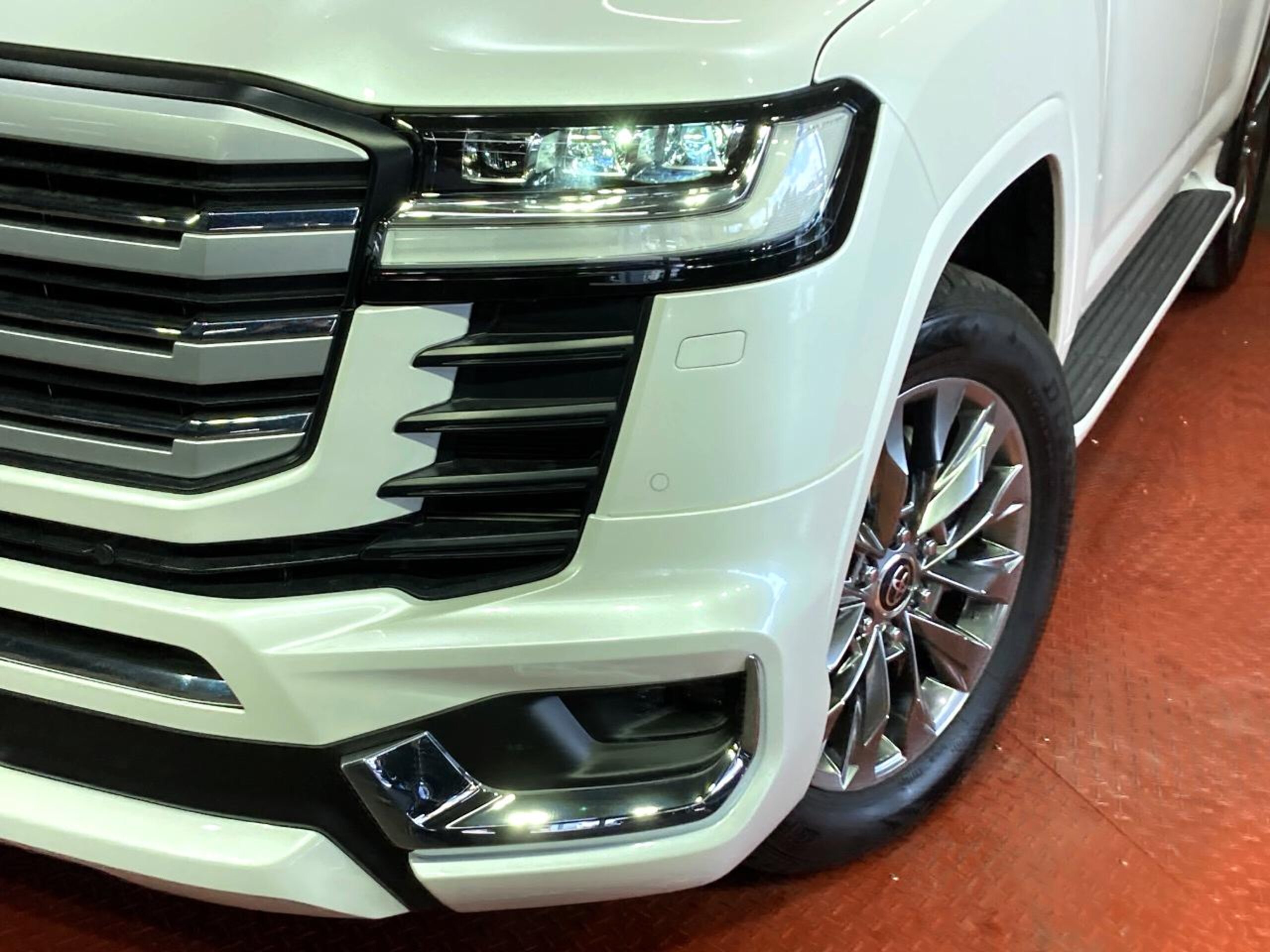 Toyota Land Cruiser 300 3.5 ZX 4WD — photo 8