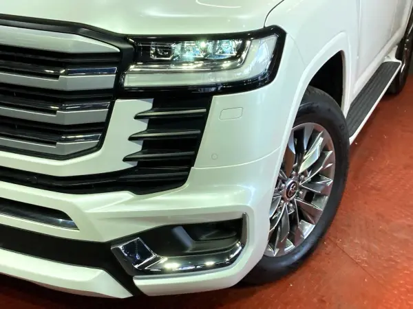 Toyota Land Cruiser 300 3.5 ZX 4WD Modellista Aero Sunroof Beige Leather Seats All-Around Camera Radar Cruise Safety Sense Clearance Sonar Genuine 12-inch Navi Genuine 20-inch AW Seat Air Conditioning Power Seats ETC 2.0 — photo 8