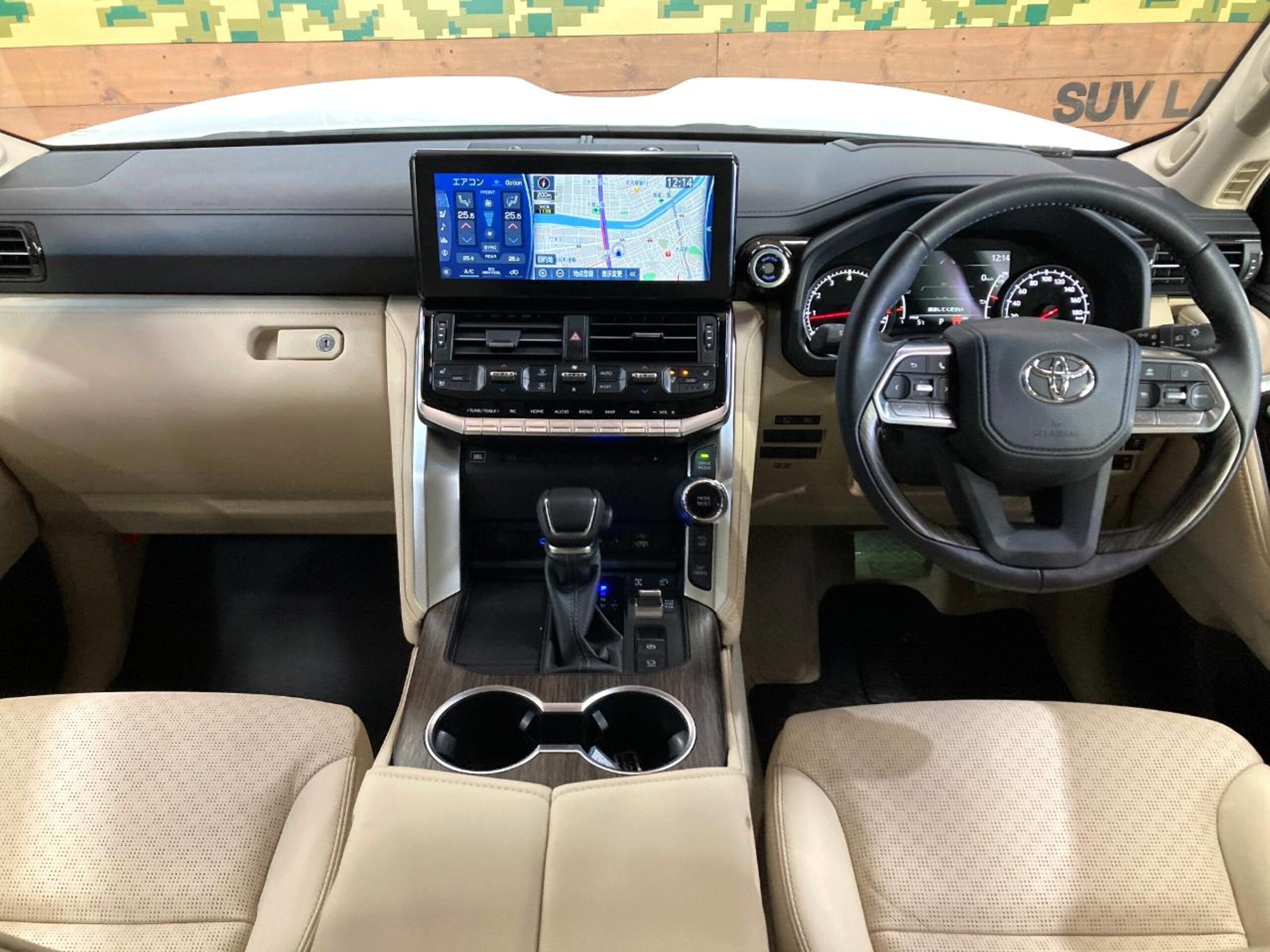 2023 Toyota Landrcuiser 300 — photo 2