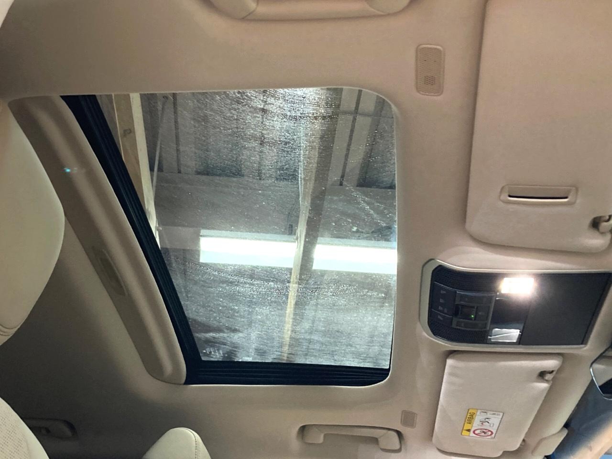 2023 Toyota Landrcuiser 300 — photo 3