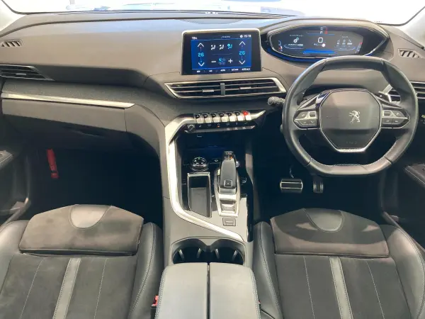 2020 Peugeot 3008 — photo 2