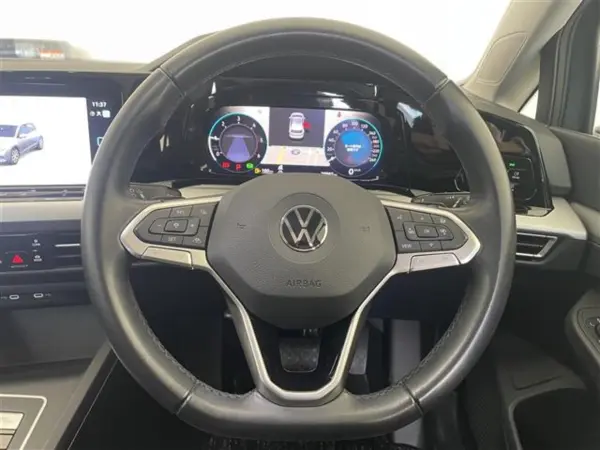 2022 Volkswagen Golf — photo 3