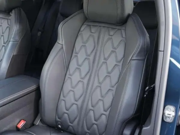 Peugeot 3008 GT BlueHDi Diesel Turbo Leather Package Panorama Sunroof Display Audio CarPlay Panorama View Camera Black Leather Seat Driver Massage Memory Power Seat Power Tailgate Wireless Charging Active Safety (Celebes Blue) — photo 9