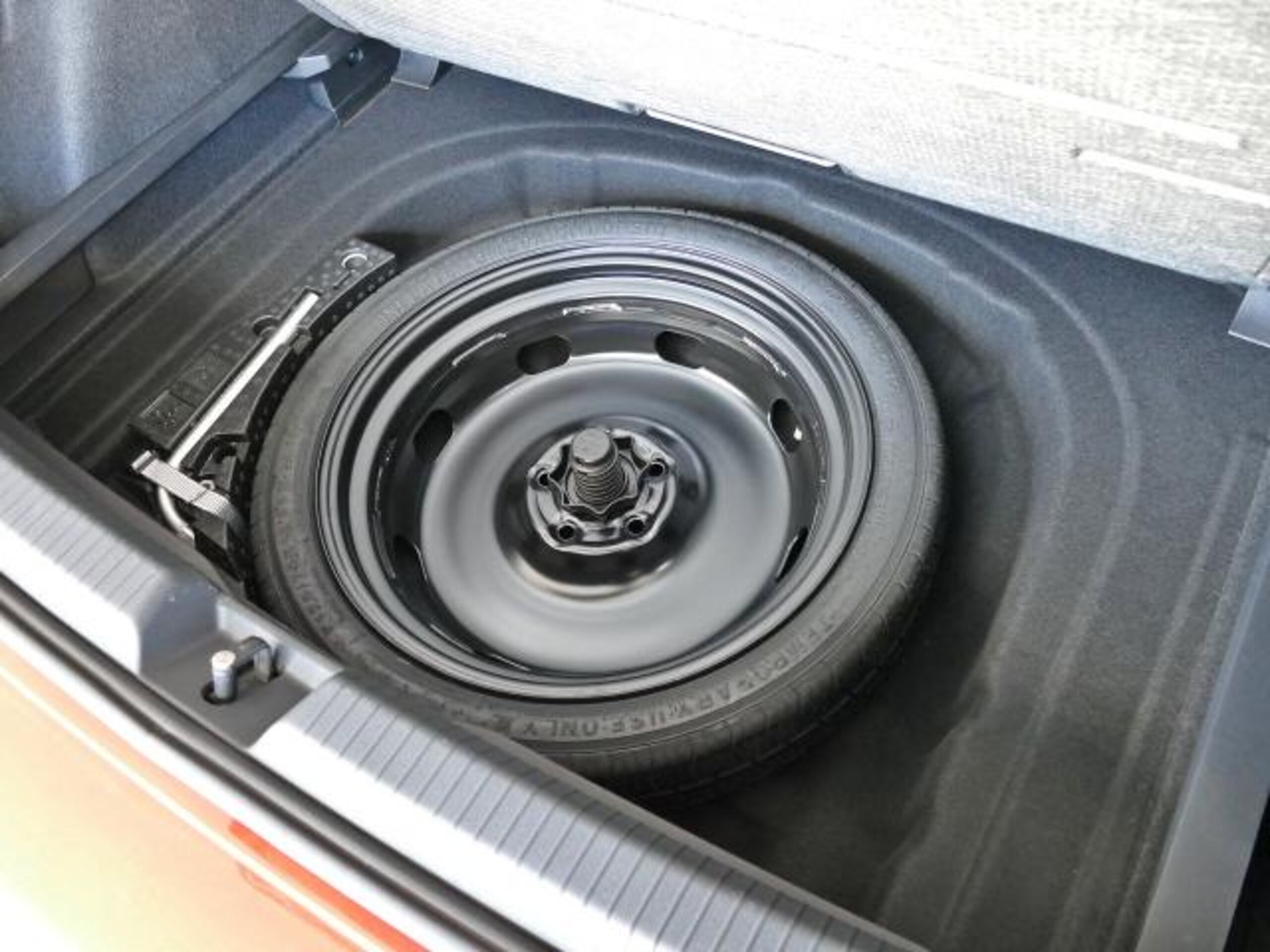 Volkswagen Golf GTI 8.5 Generation DCC 19-inch AW IQ.Light Digital Cockpit Around View Camera Large Display Wireless CarPlay Emblem-integrated Backup Camera ETC2.0 Front/Rear Parking Sensors ACC Lane Keep CPO Certified Used Car — photo 9