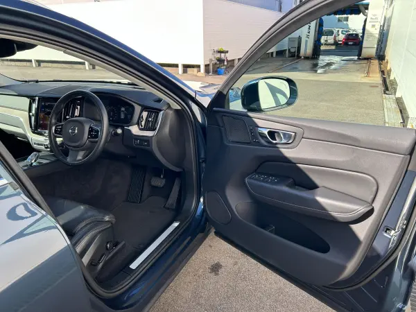 Volvo XC60 B5 AWD Inscription 4WD Charcoal Leather Genuine Navi Digital Terrestrial TV Harman/Kardon Premium Sound Seat & Steering Heater Ventilation Massage Power Tailgate Full LED Genuine 19-inch AW ETC (Denim Blue) — photo 7