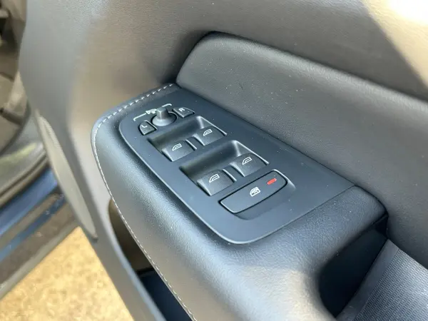 Volvo XC60 B5 AWD Inscription 4WD Charcoal Leather Genuine Navi Digital Terrestrial TV Harman/Kardon Premium Sound Seat & Steering Heater Ventilation Massage Power Tailgate Full LED Genuine 19-inch AW ETC (Denim Blue) — photo 8